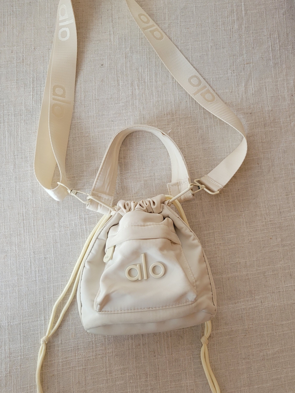 ALO Yoga Women's Cream Drawstring Mini Crossbody Bag